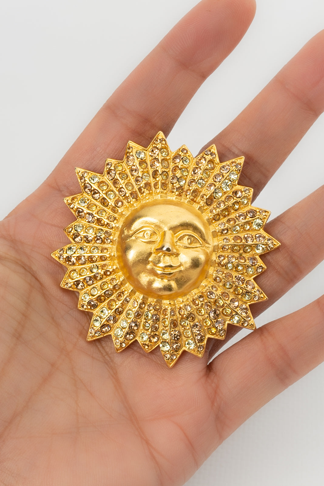 Broche soleil Karl Largerfeld
