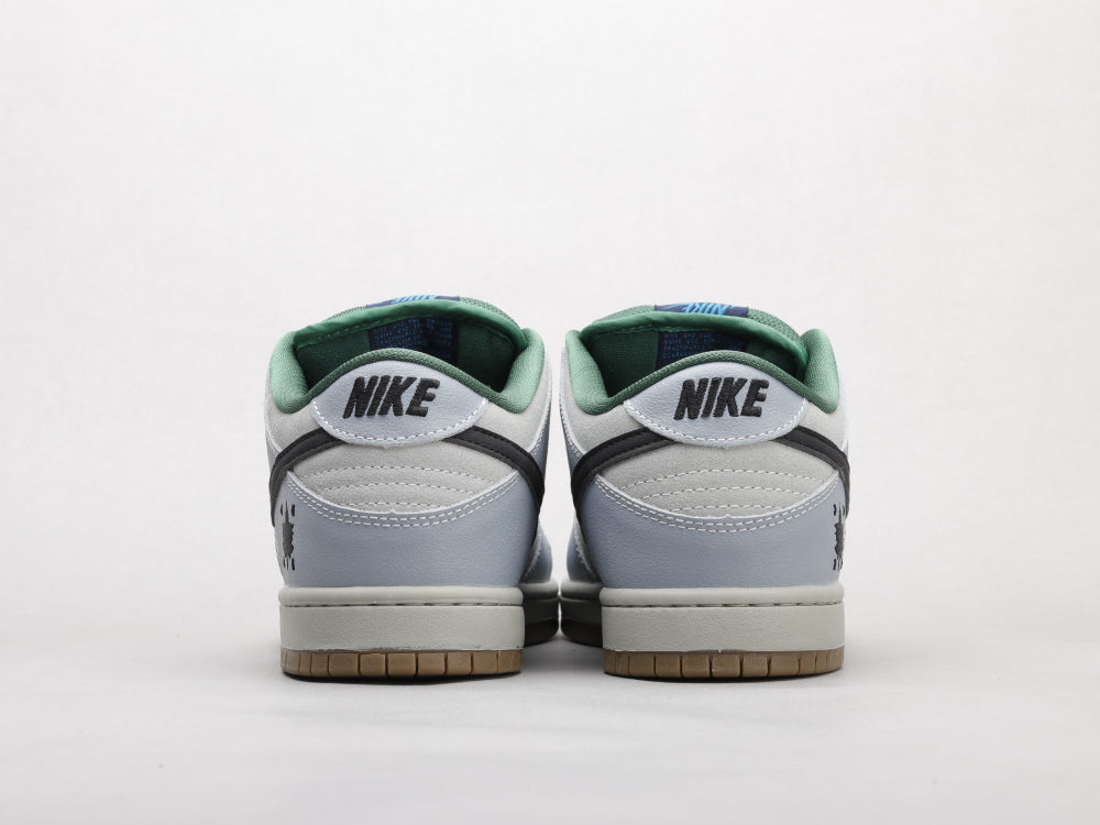 GLM - NKE SB Dunk Low ???Maple Leaf???