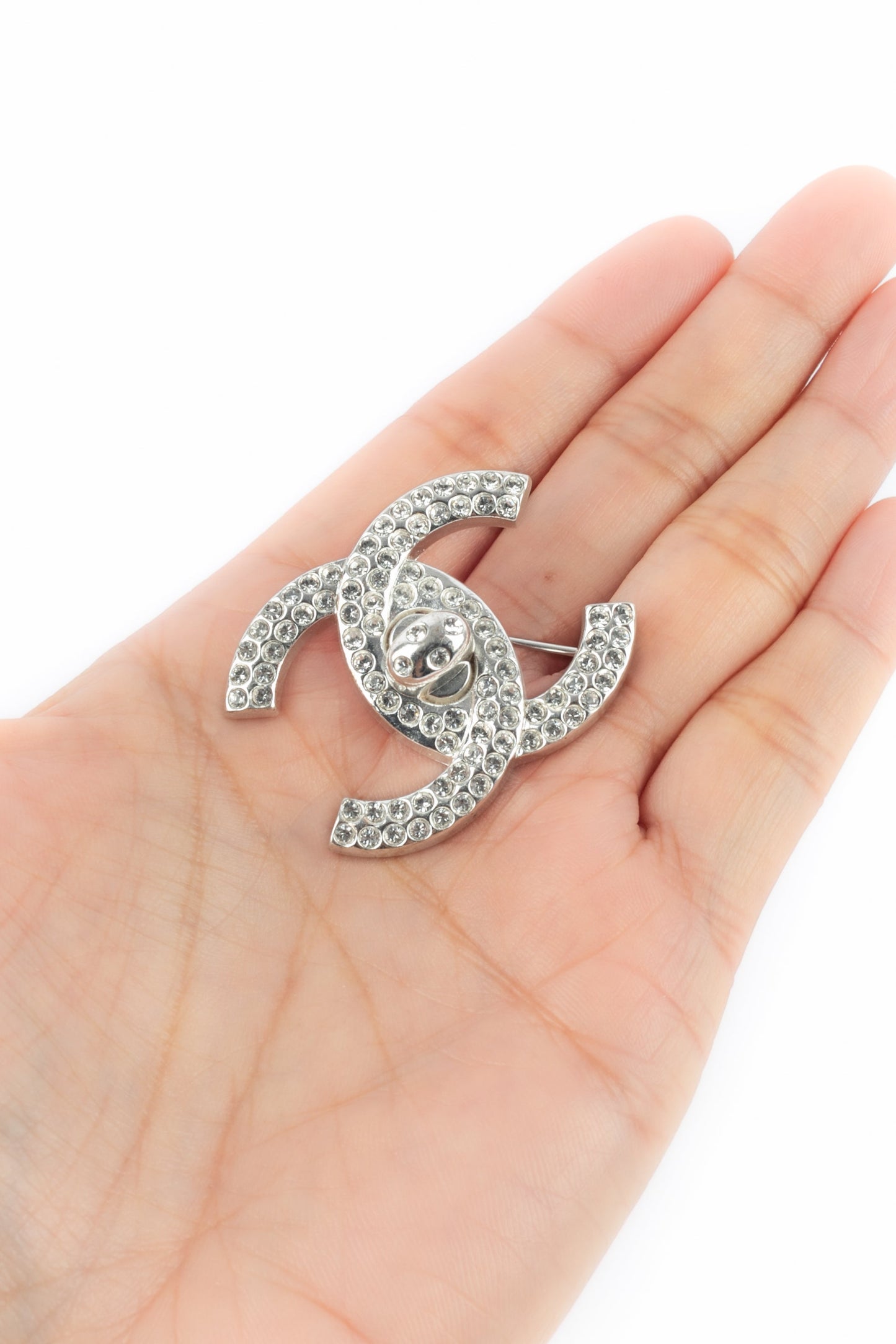 Broche tourniquet Chanel 1997