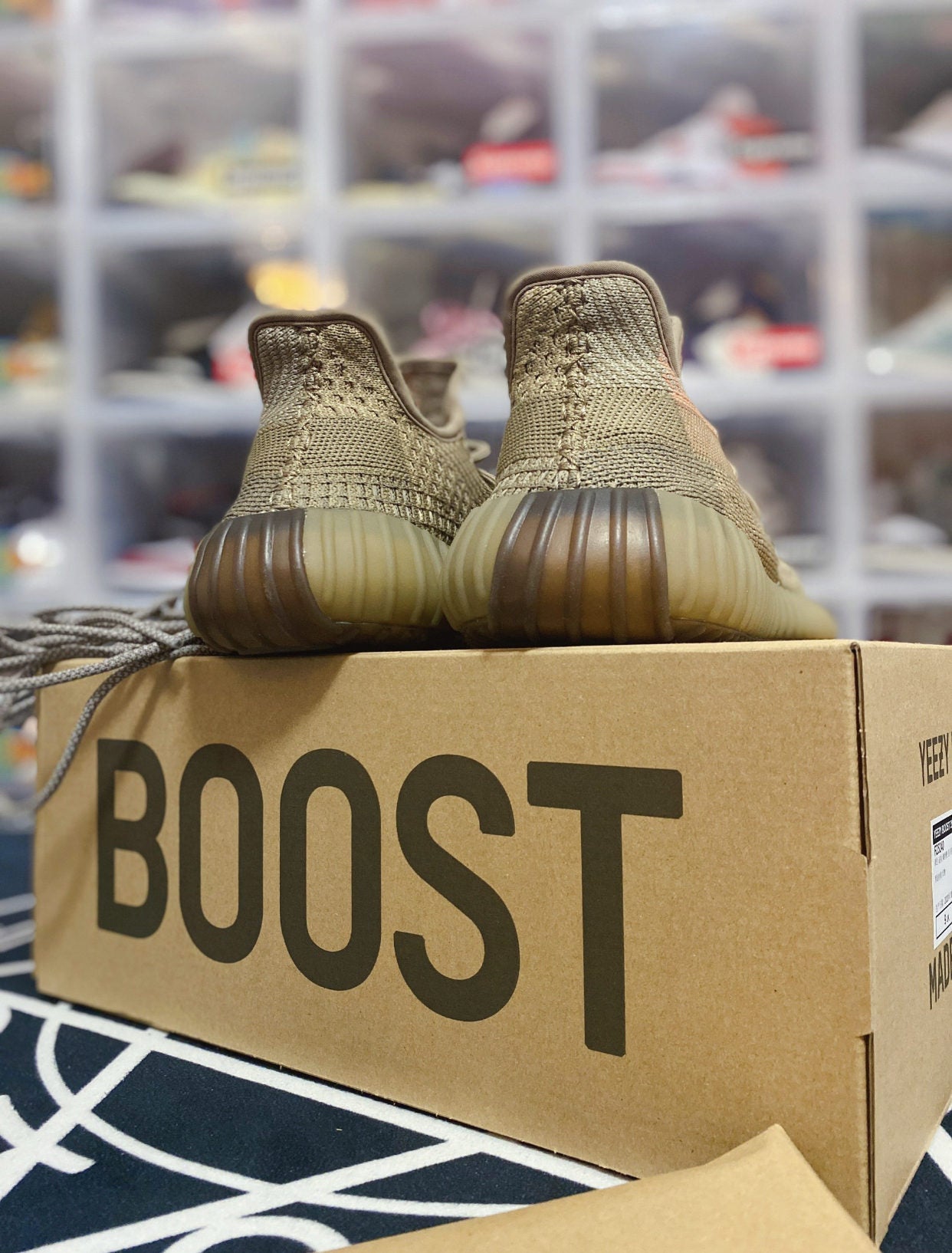 GLM - Yzy 350 Dirty Orange Angel Sneaker