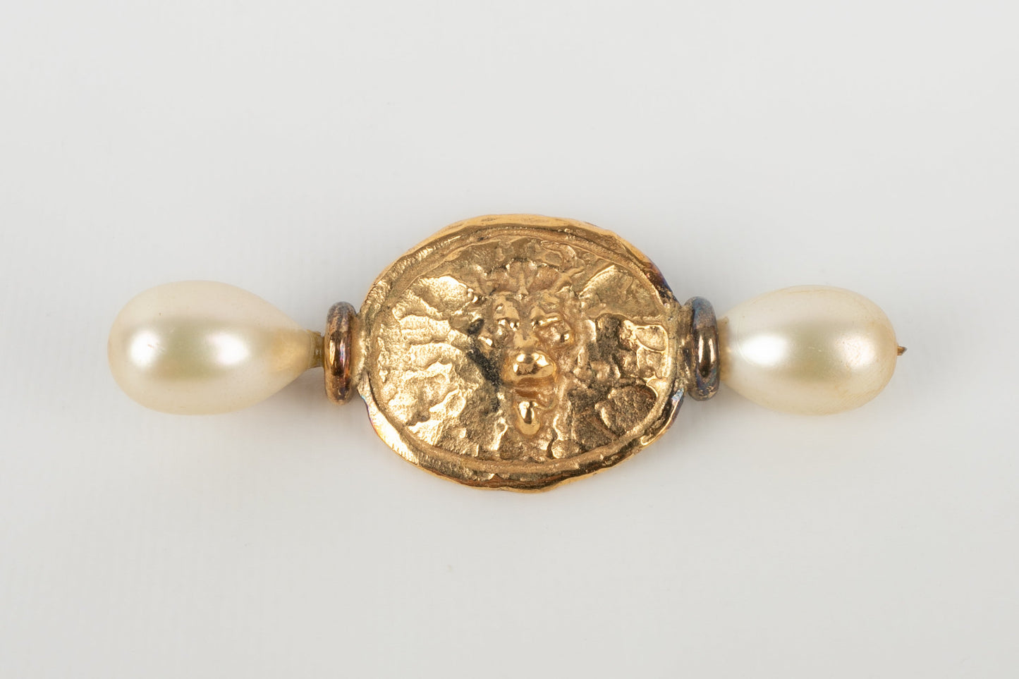 Broche lion Chanel