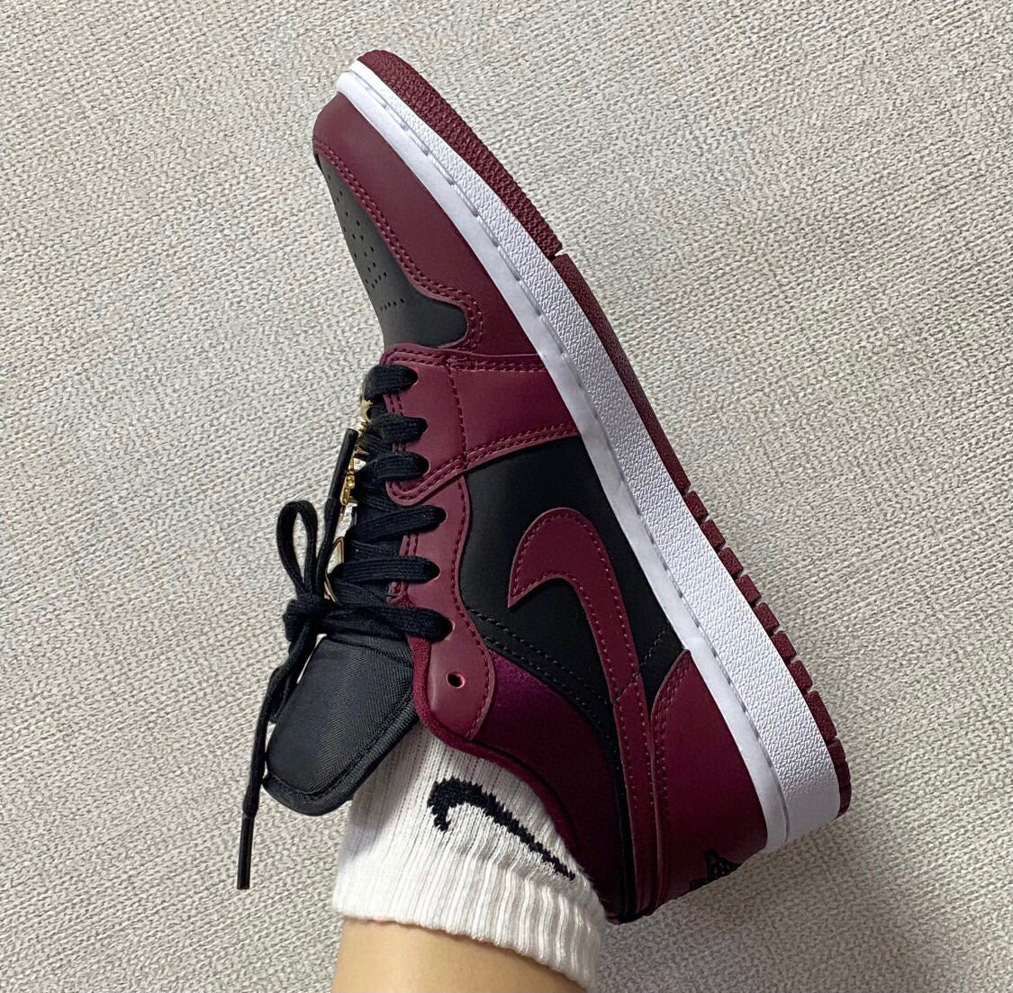 GLM - AJ1 low wine red metal wings