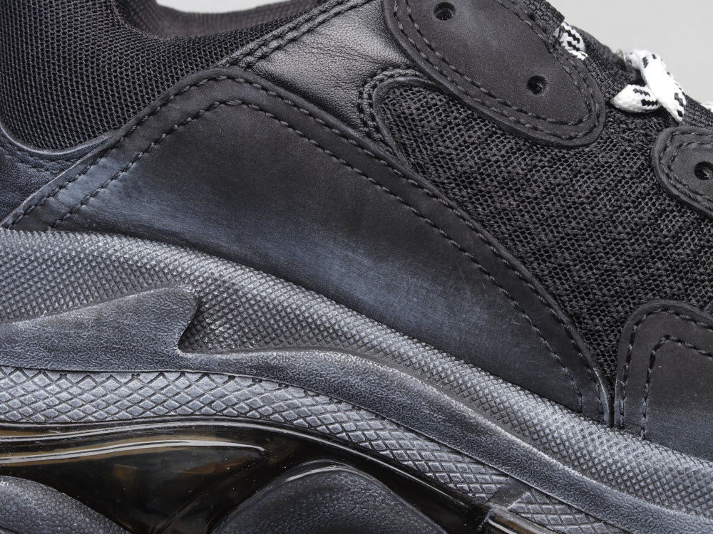 GLM - Bla Triple S Air Cushion Black Sneaker