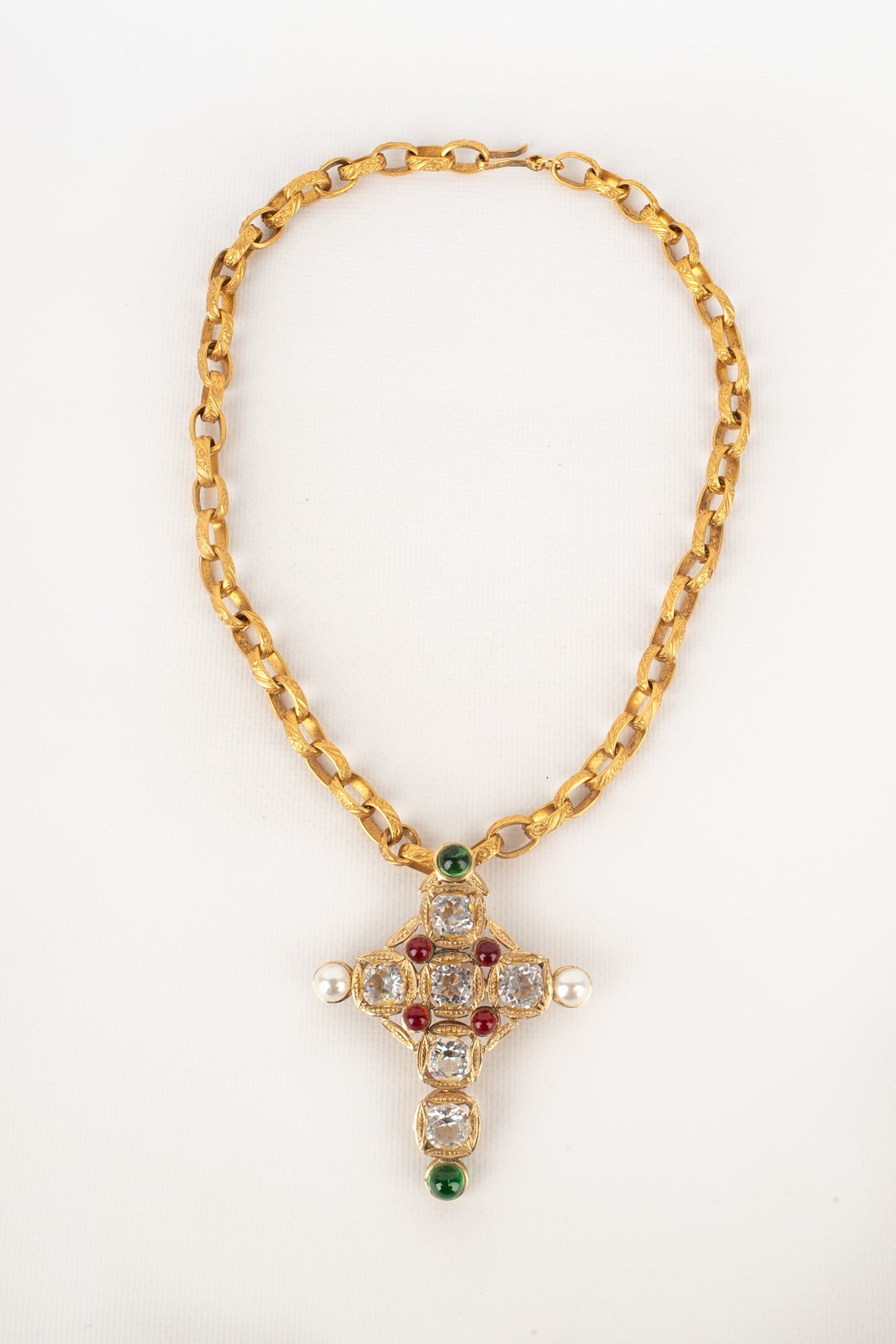 Collier croix Chanel (attribuÃ©e Ã )