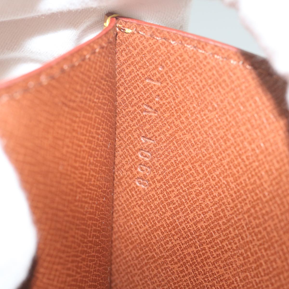 Louis Vuitton Montaigne  Leather Clutch Bag ()