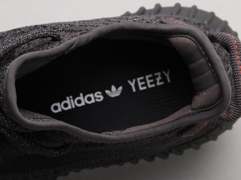 GLM - Yzy 350 Black Starry Sneaker