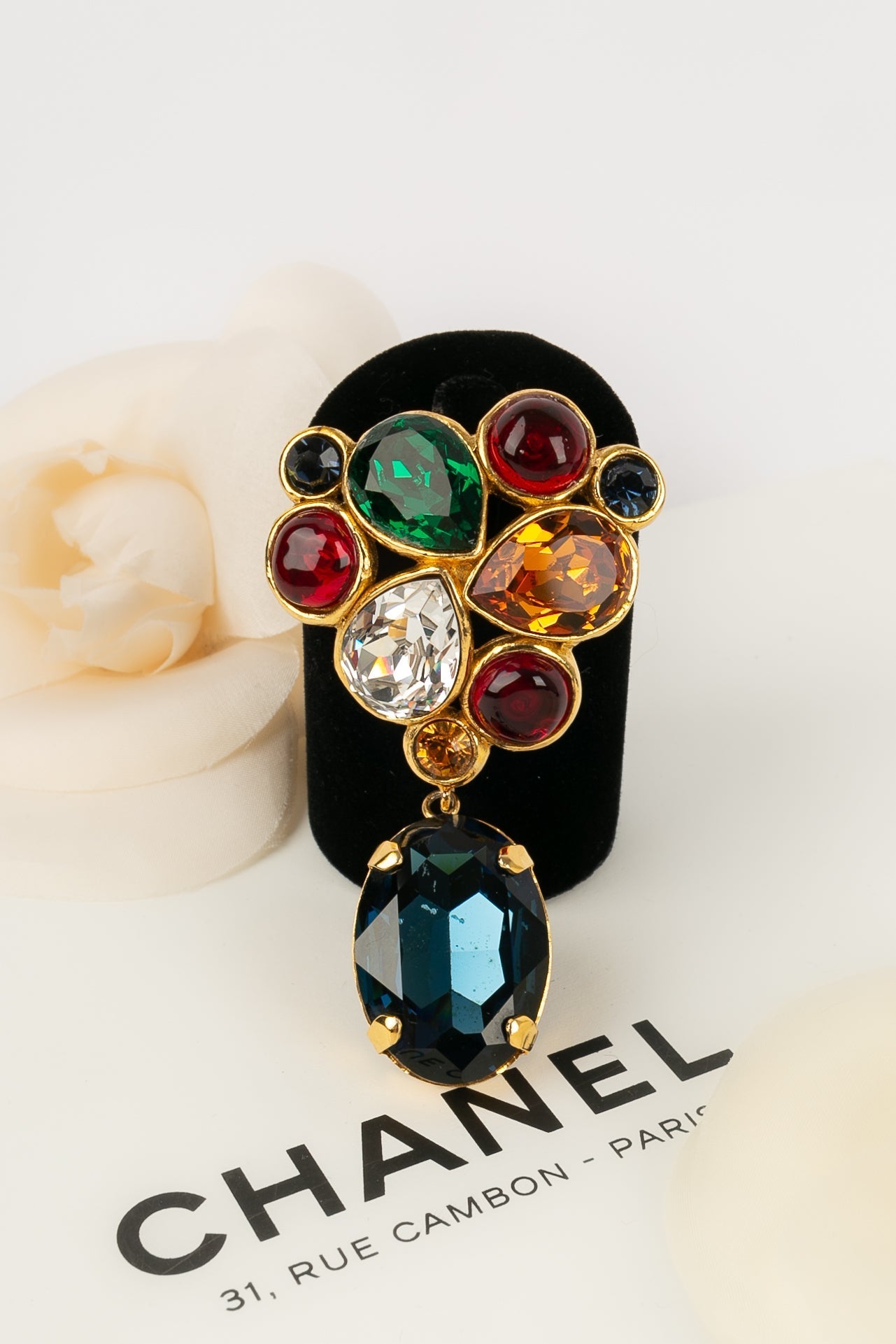 Broche strassÃƒÆ’Ã‚Â©e Chanel