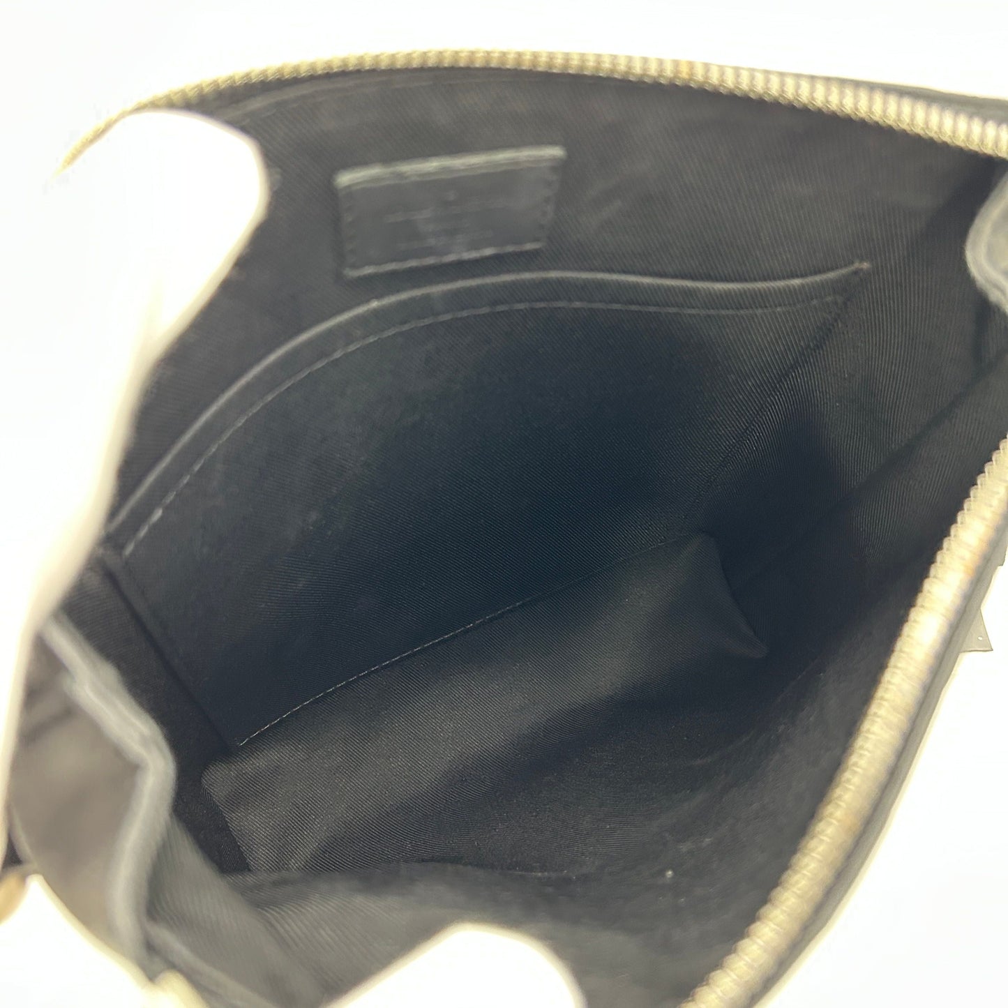 Louis Vuitton Black Damier Infini Leather Discovery Messenger LA31895