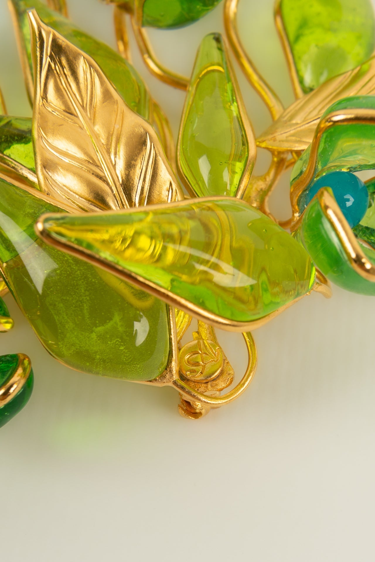 Broche Augustine