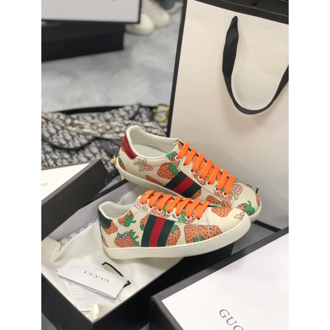 GLM-GCI  ACE LEATHER SNEAKER WITH  STRAWBERRY 107