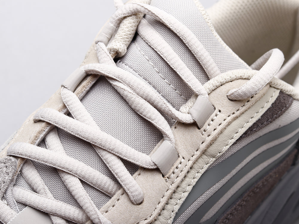 GLM - Yzy 700 Volcanic Ash Sneaker