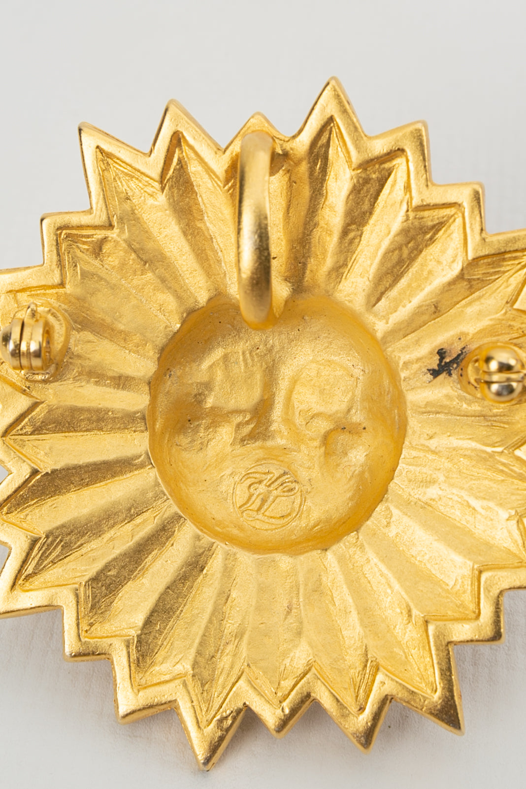 Broche soleil Karl Largerfeld