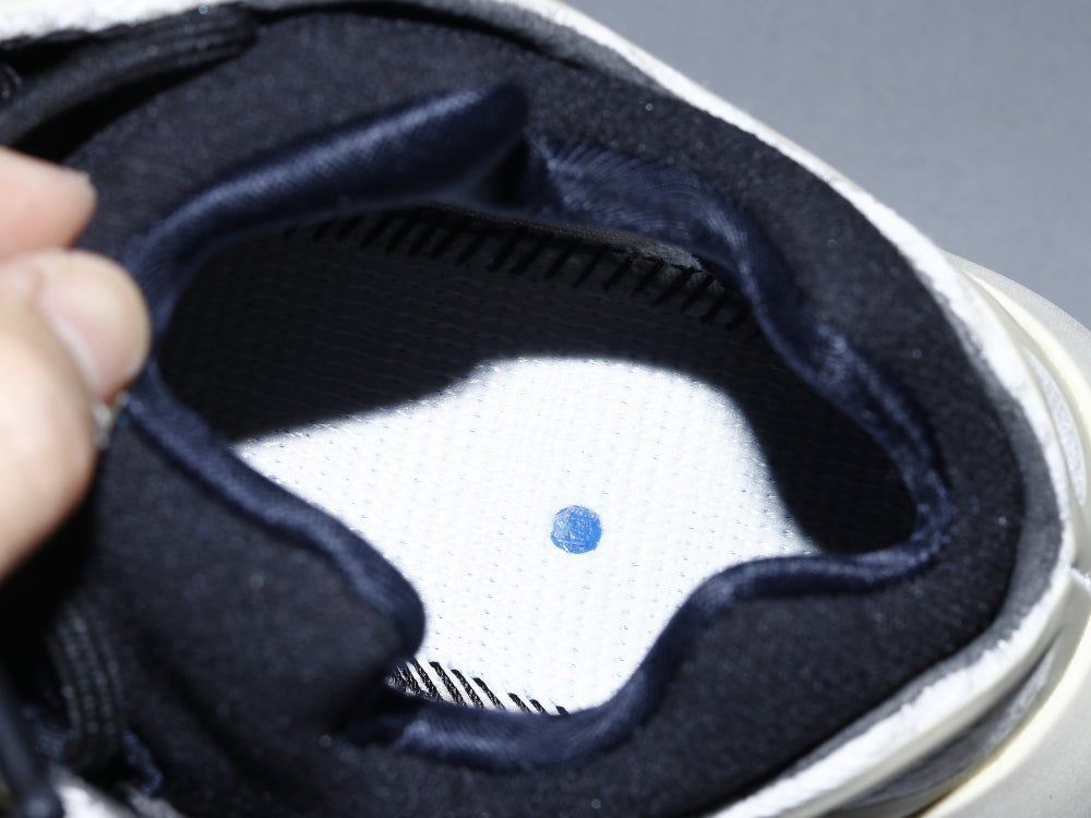 GLM - Yzy 700 Azael Alien Sneaker
