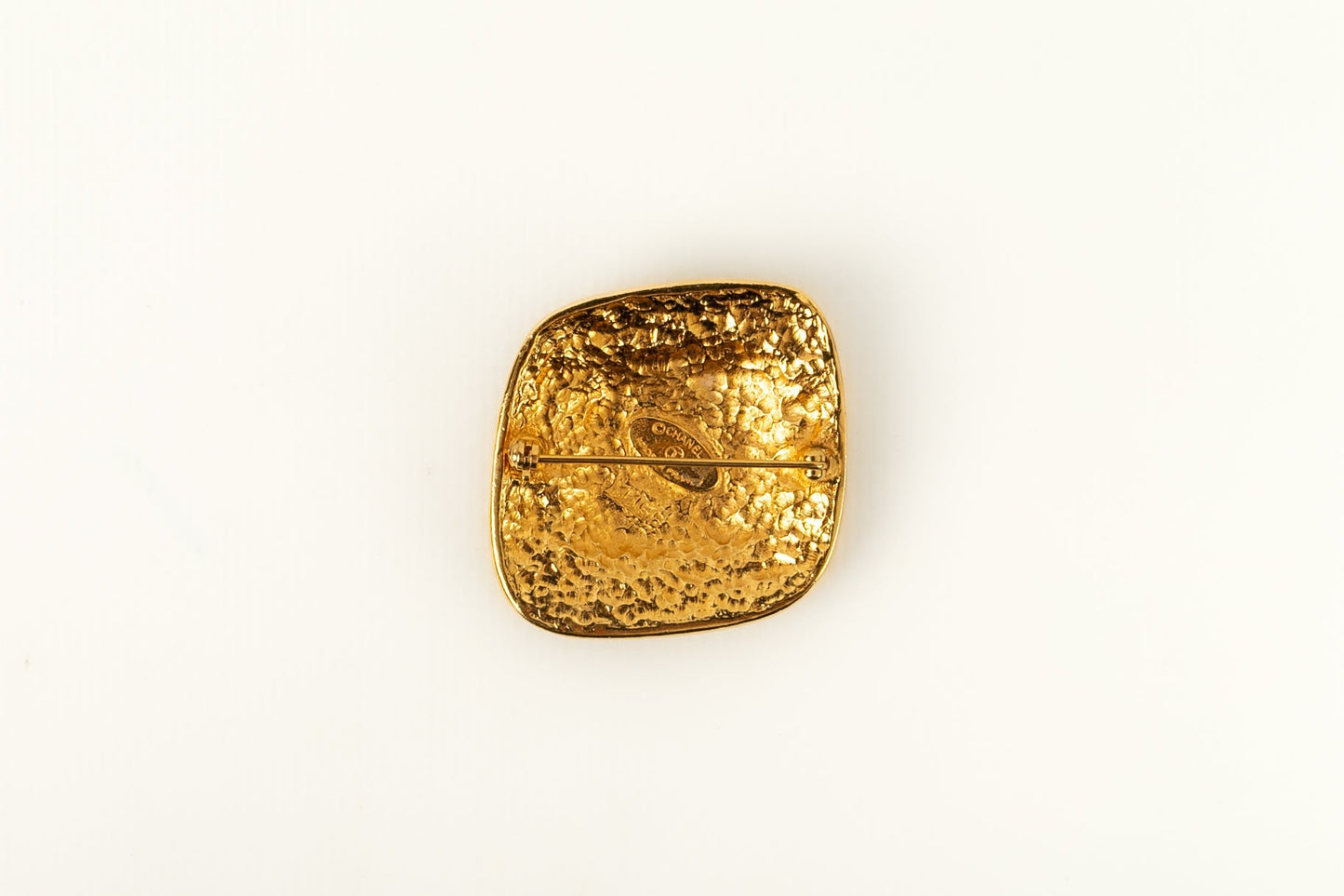 Broche dorÃ©e Chanel
