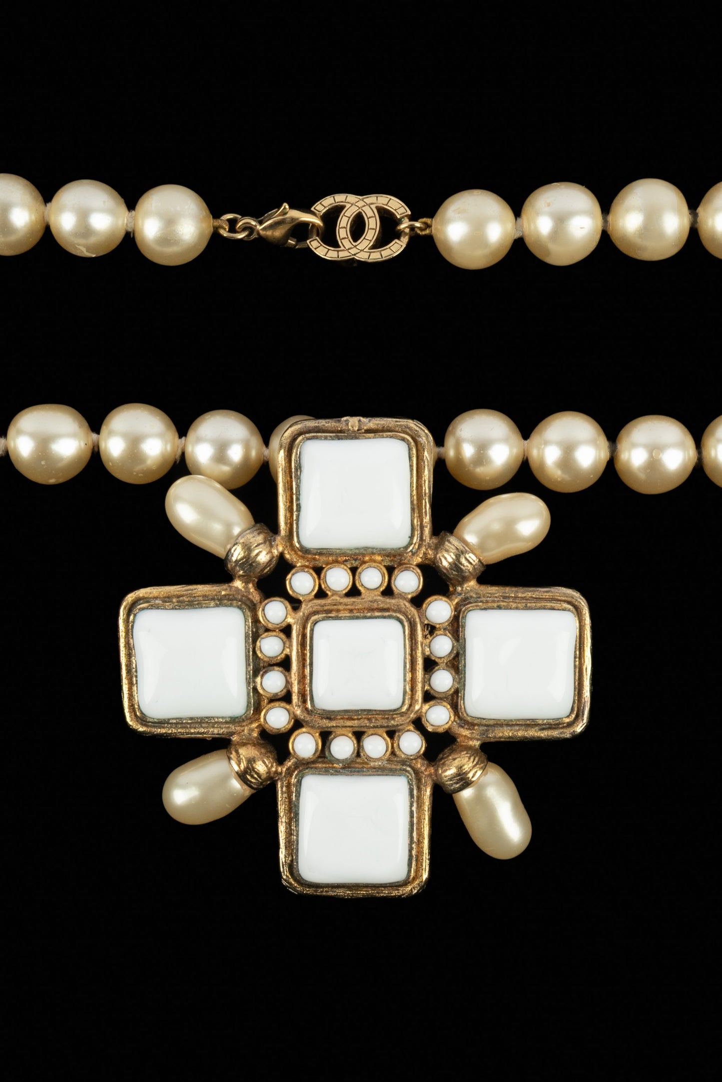 Collier croix Chanel 2001