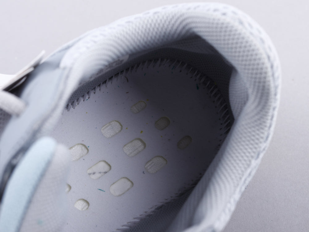 GLM - Yzy 700 Inertia Sneaker