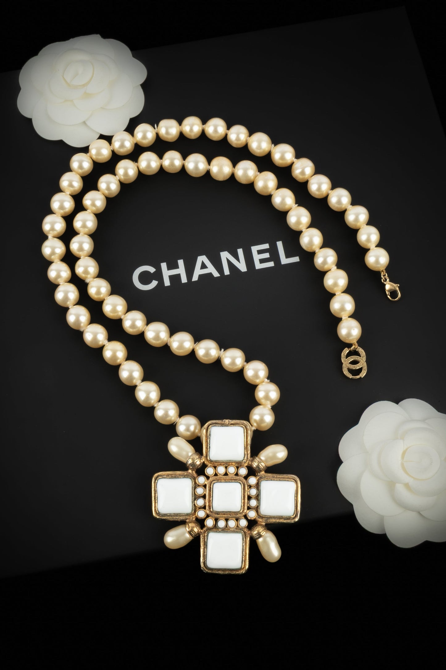 Collier croix Chanel 2001