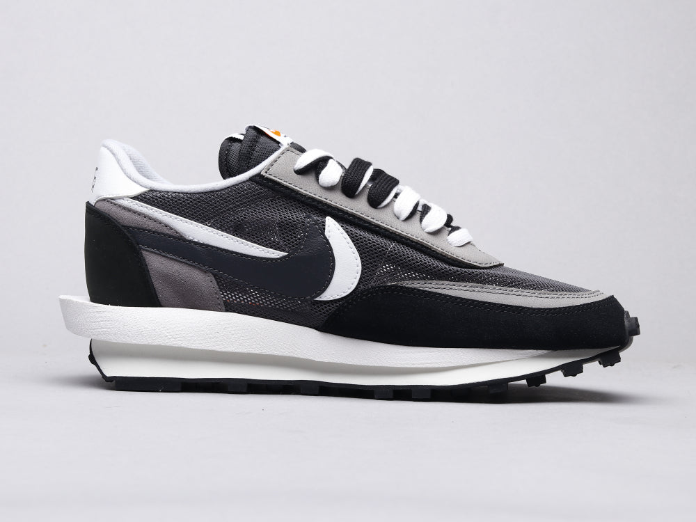 GLM - NKE Waffle Black & White