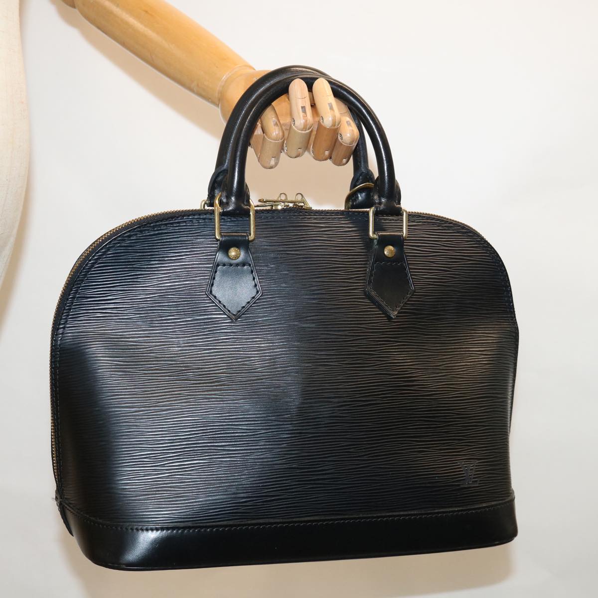 LOUIS VUITTON Epi Alma Hand Bag Black M52142 LV 61606