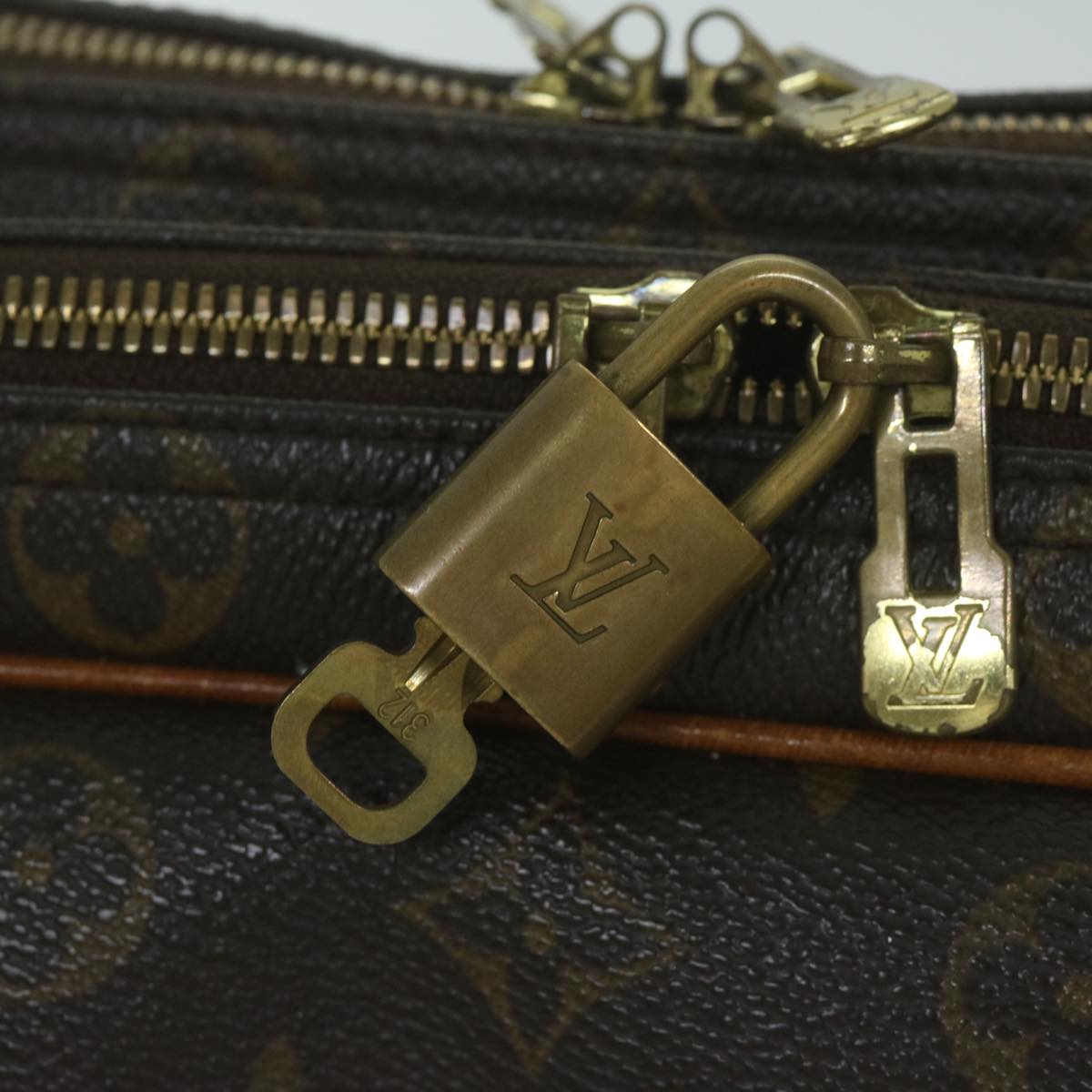 LOUIS VUITTON Monogram Reporter GM Shoulder Bag M45252 LV 62225