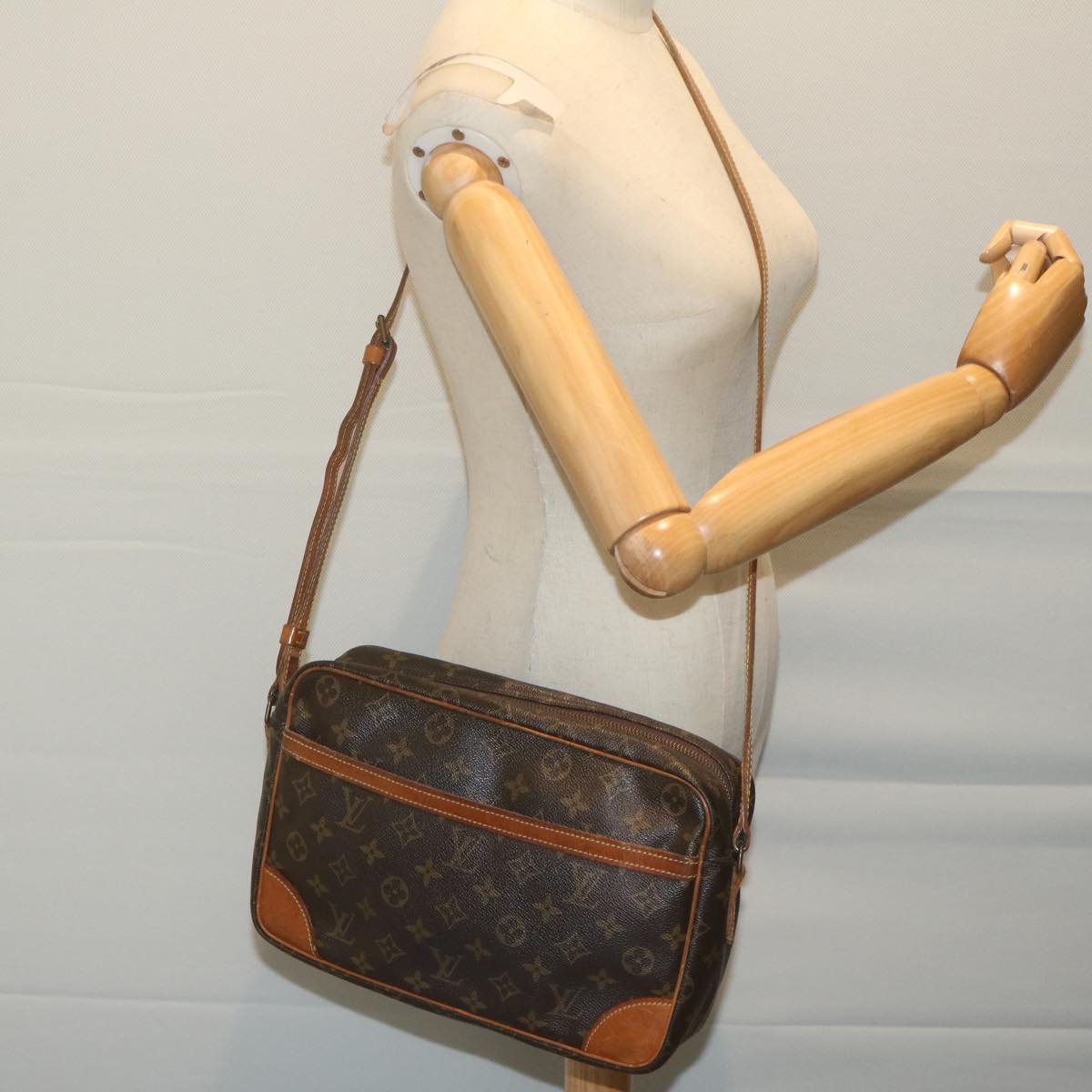 LOUIS VUITTON Monogram Trocadero 30 Shoulder Bag M51272 LV 62453
