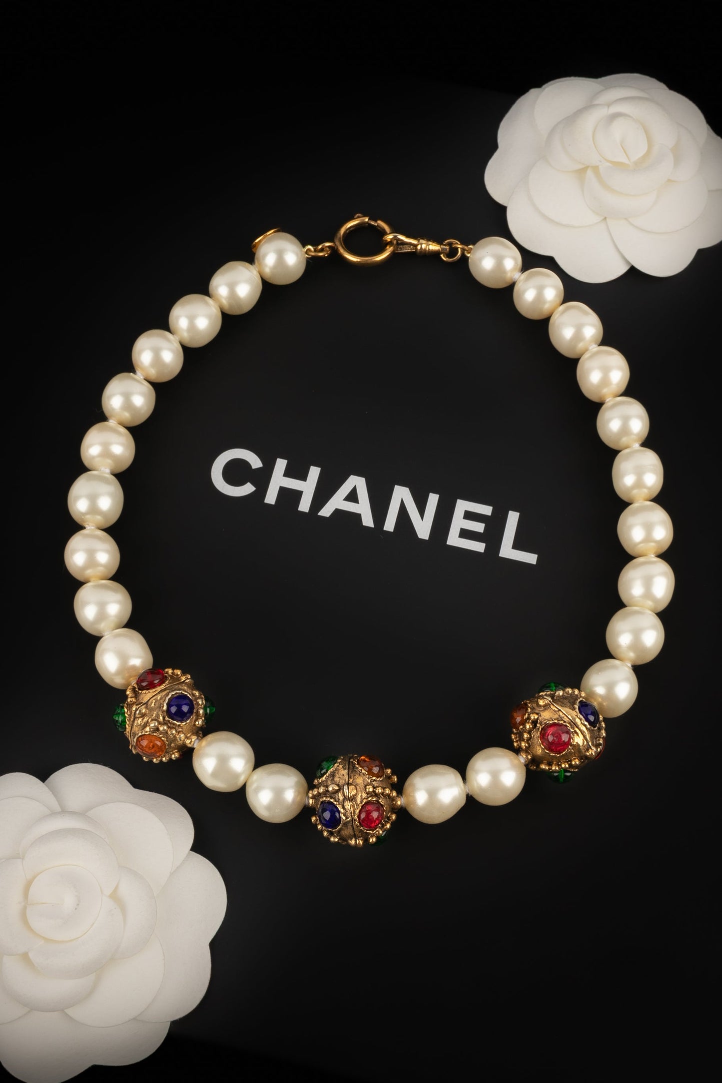 Collier court Chanel