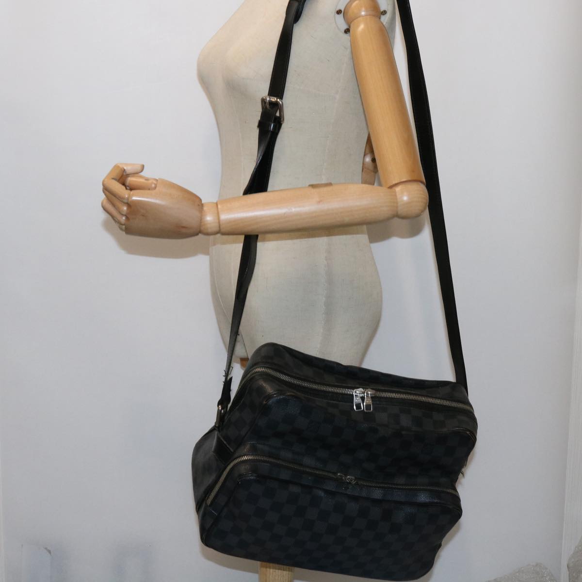 LOUIS VUITTON Damier Graphite Io Shoulder Bag N45252 LV 63542