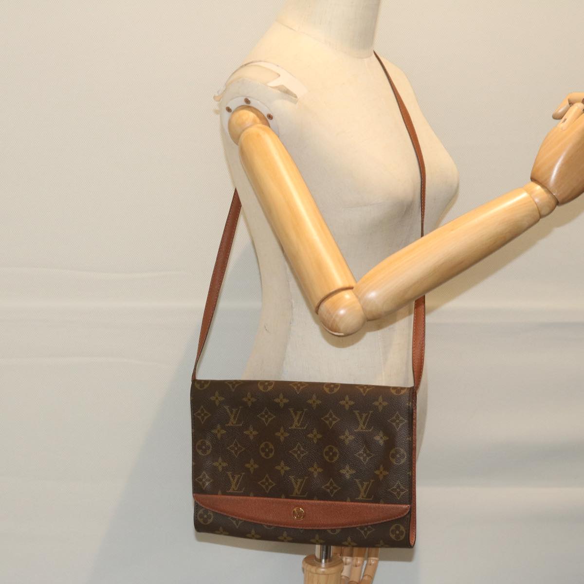 LOUIS VUITTON Monogram Bordeaux 27 Shoulder Bag M51797 LV 63759