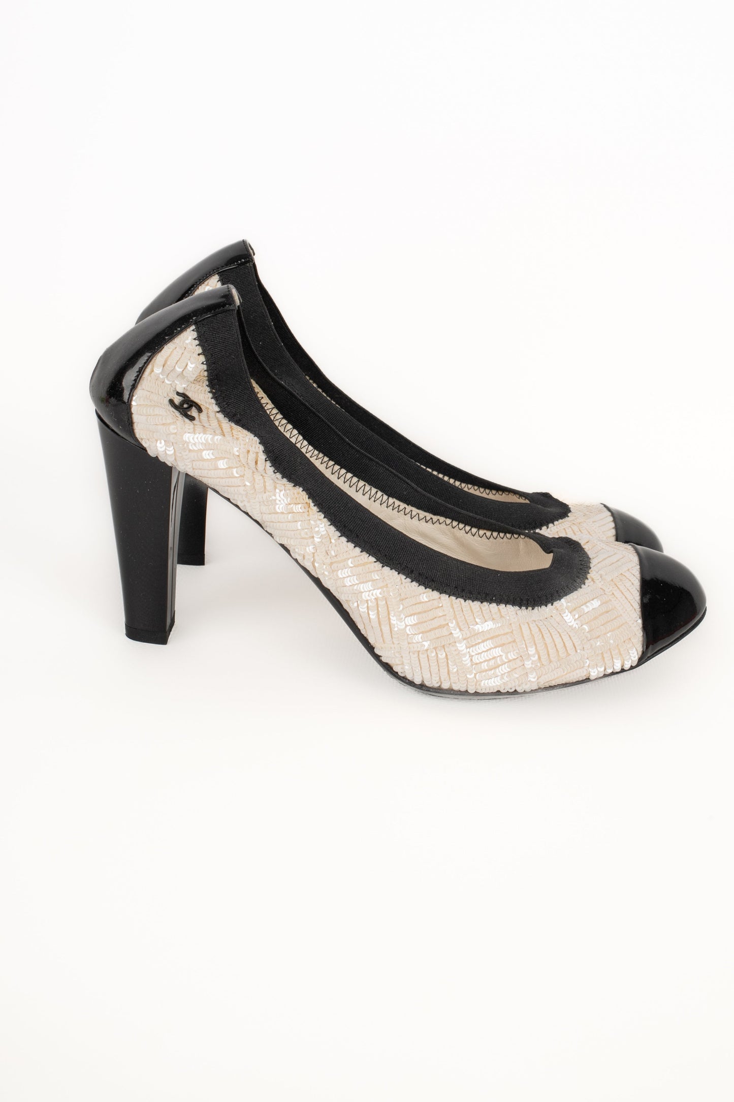 Escarpins blancs Ã  paillettes Chanel
