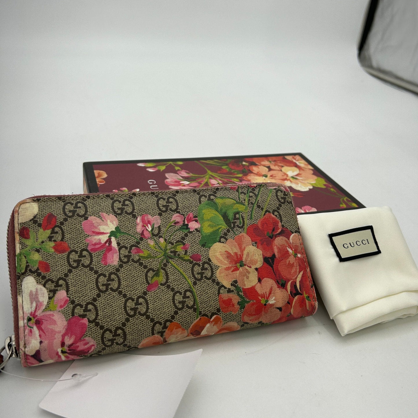 GUCCI  GG Blooms Long Wallet Zip-around Floral Beige ITBI3YZAAQ12