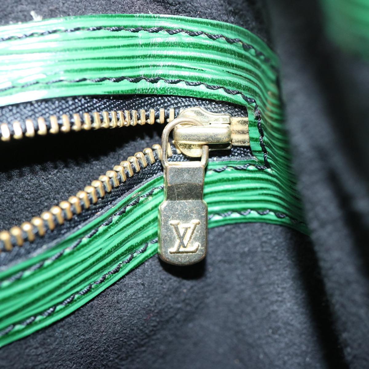 LOUIS VUITTON Epi Petit Noe Shoulder Bag Bicolor Green Red M44147 LV 64091