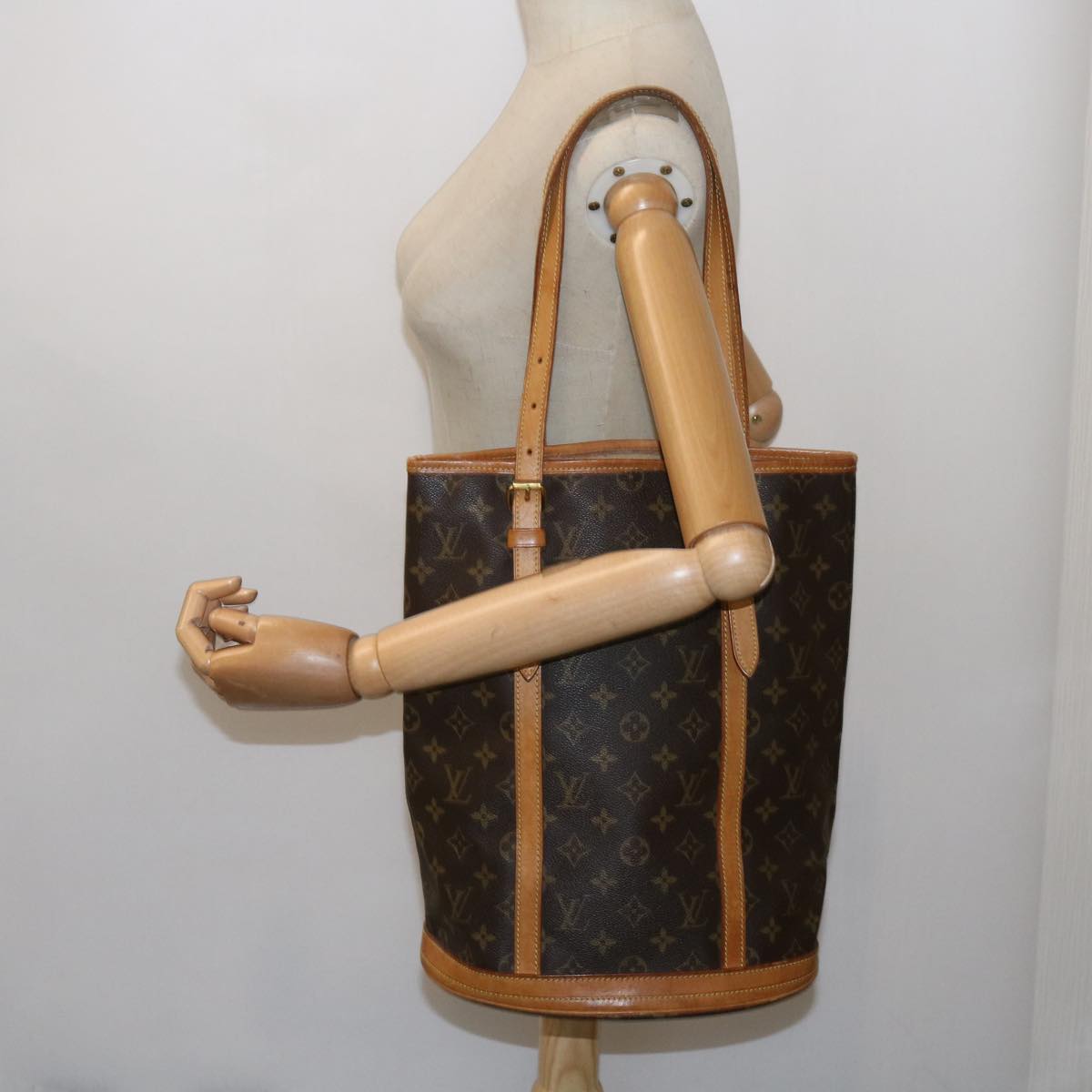 LOUIS VUITTON Monogram Bucket GM Shoulder Bag M42236 LV 64243