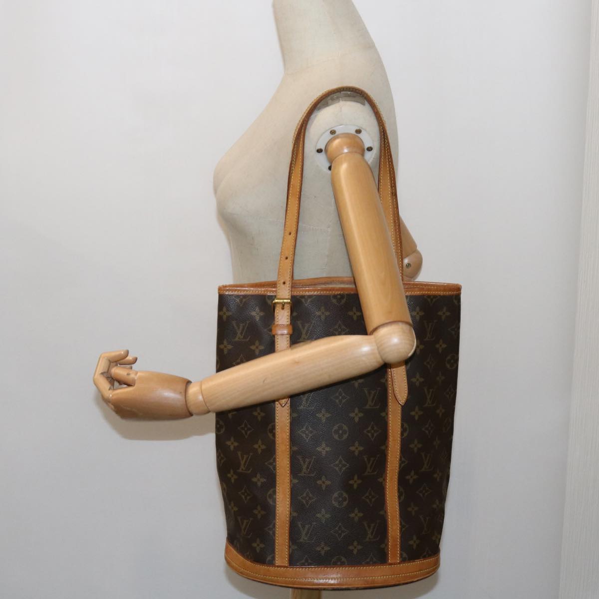 LOUIS VUITTON Monogram Bucket GM Shoulder Bag M42236 LV 64243