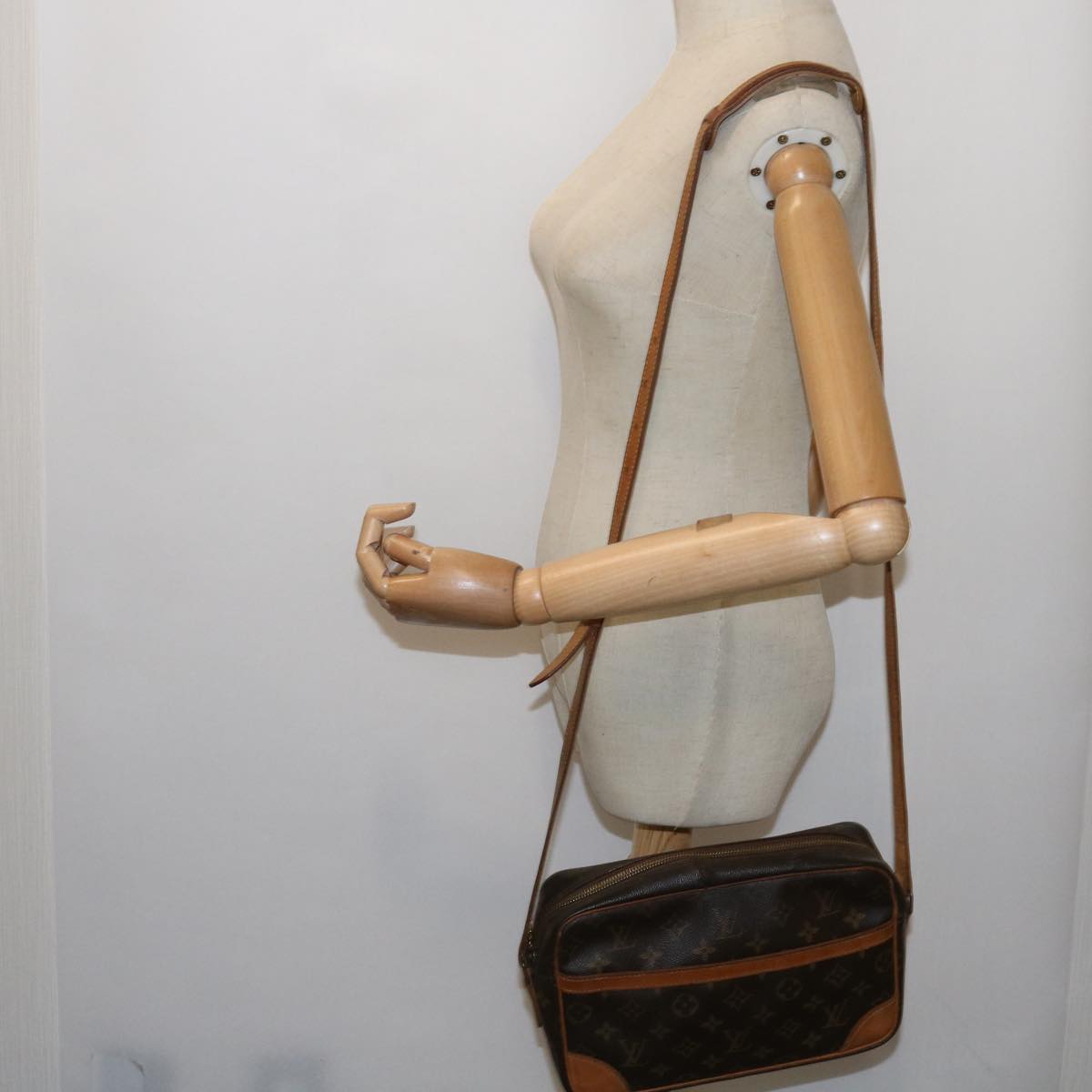 LOUIS VUITTON Monogram Trocadero 27 Shoulder Bag M51274 LV 64319