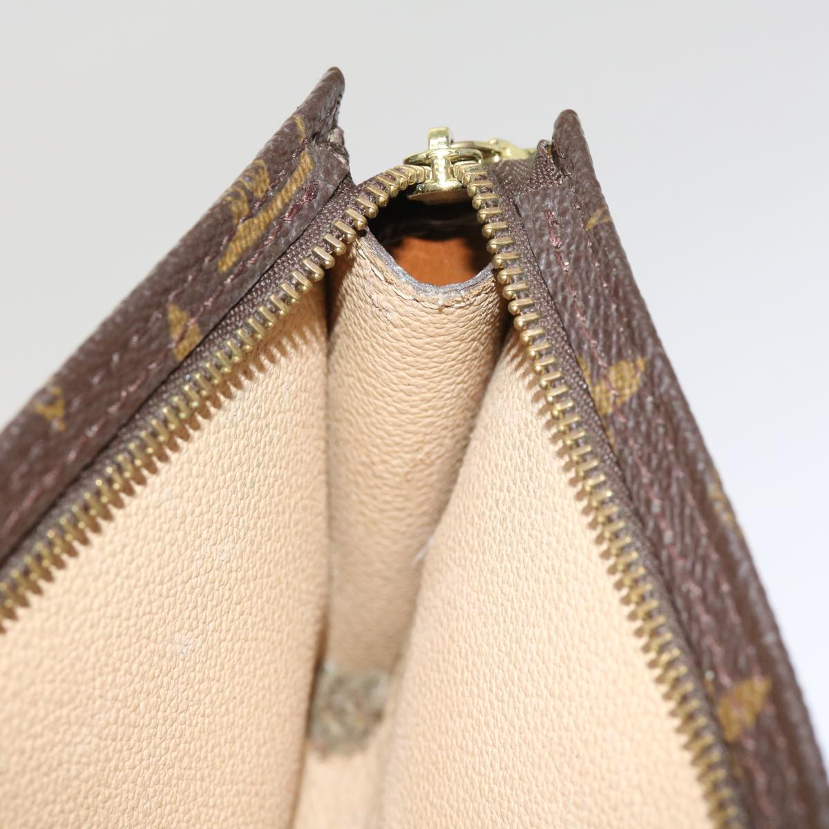 LOUIS VUITTON Monogram Bucket GM Pouch Accessory Pouch LV 64379