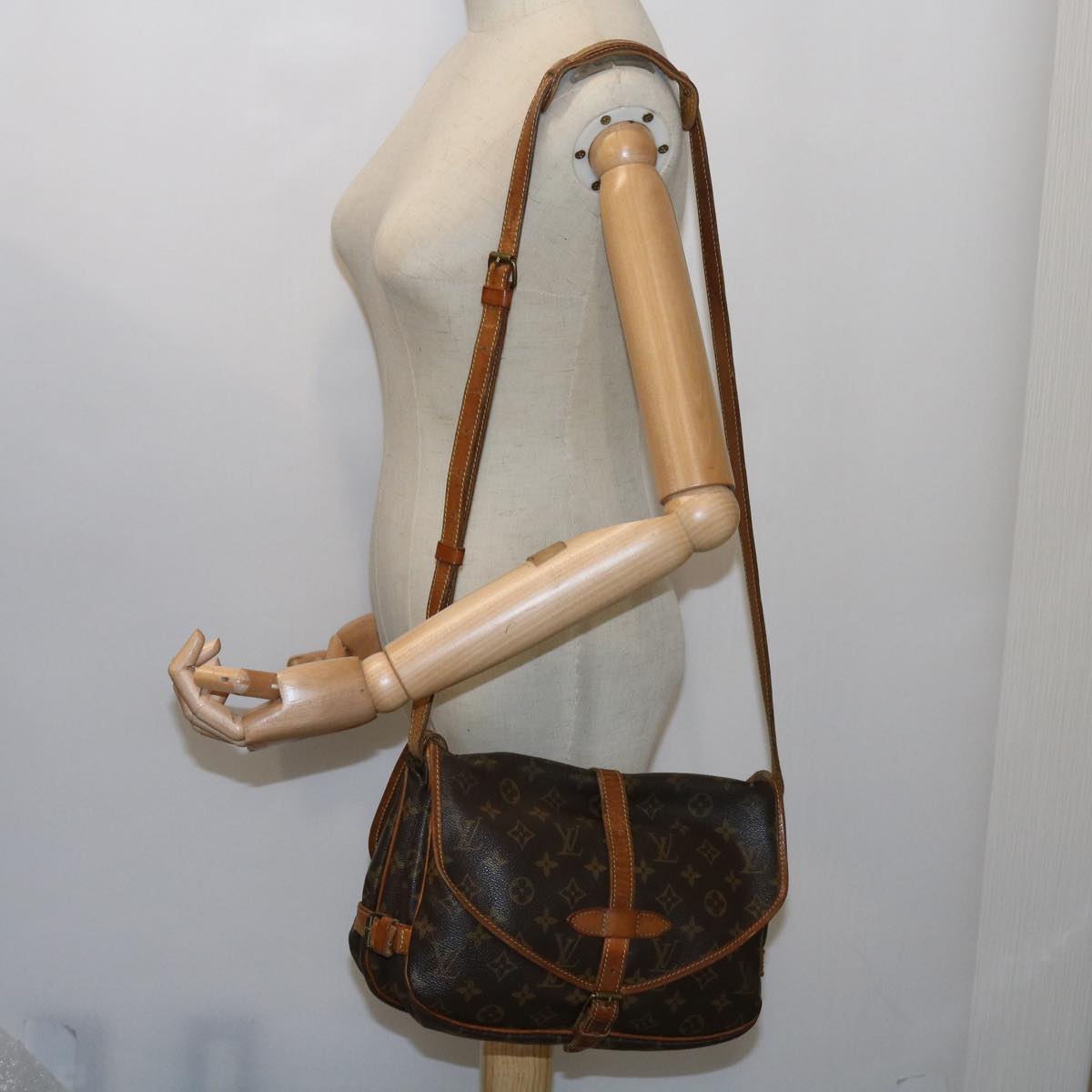 LOUIS VUITTON Monogram Saumur 30 Shoulder Bag M42256 LV 64409