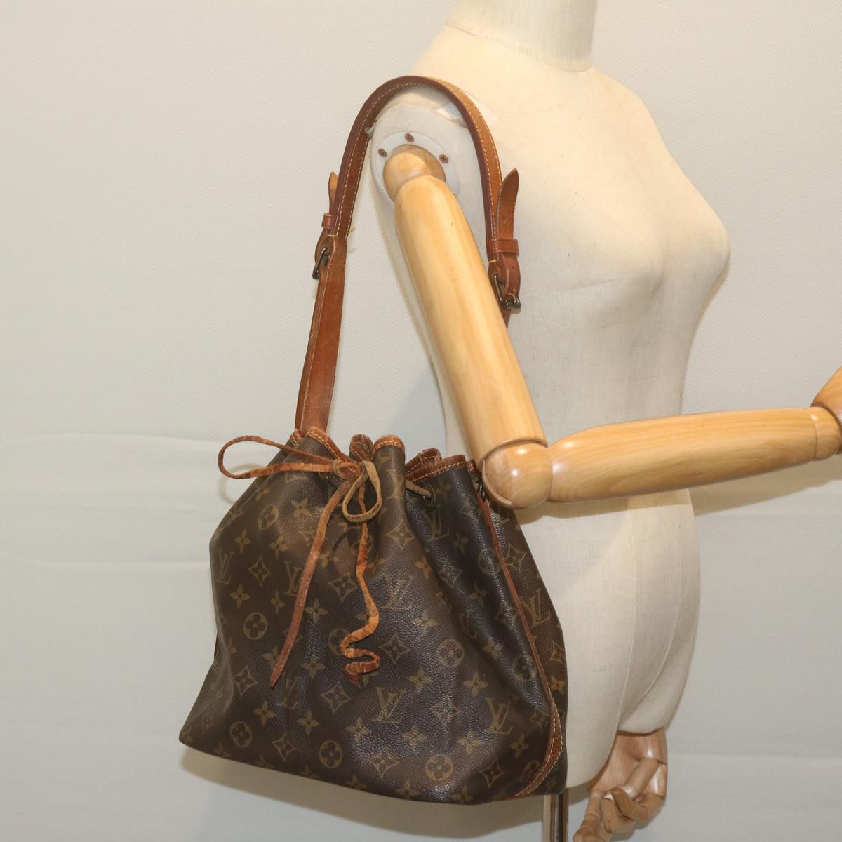 LOUIS VUITTON Monogram Petit Noe Shoulder Bag M42226 LV 64565