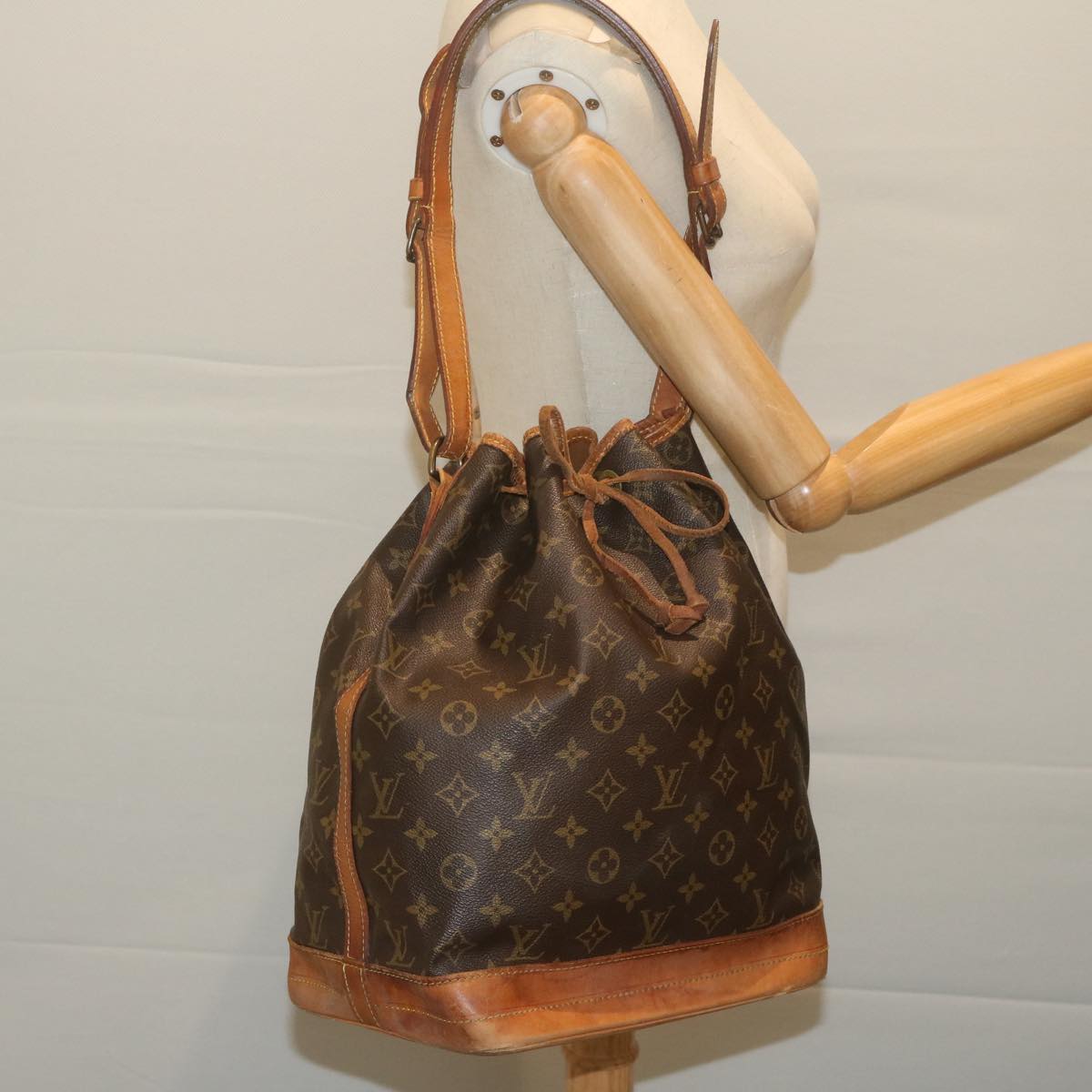 LOUIS VUITTON Monogram Noe Shoulder Bag M42224 LV 64747