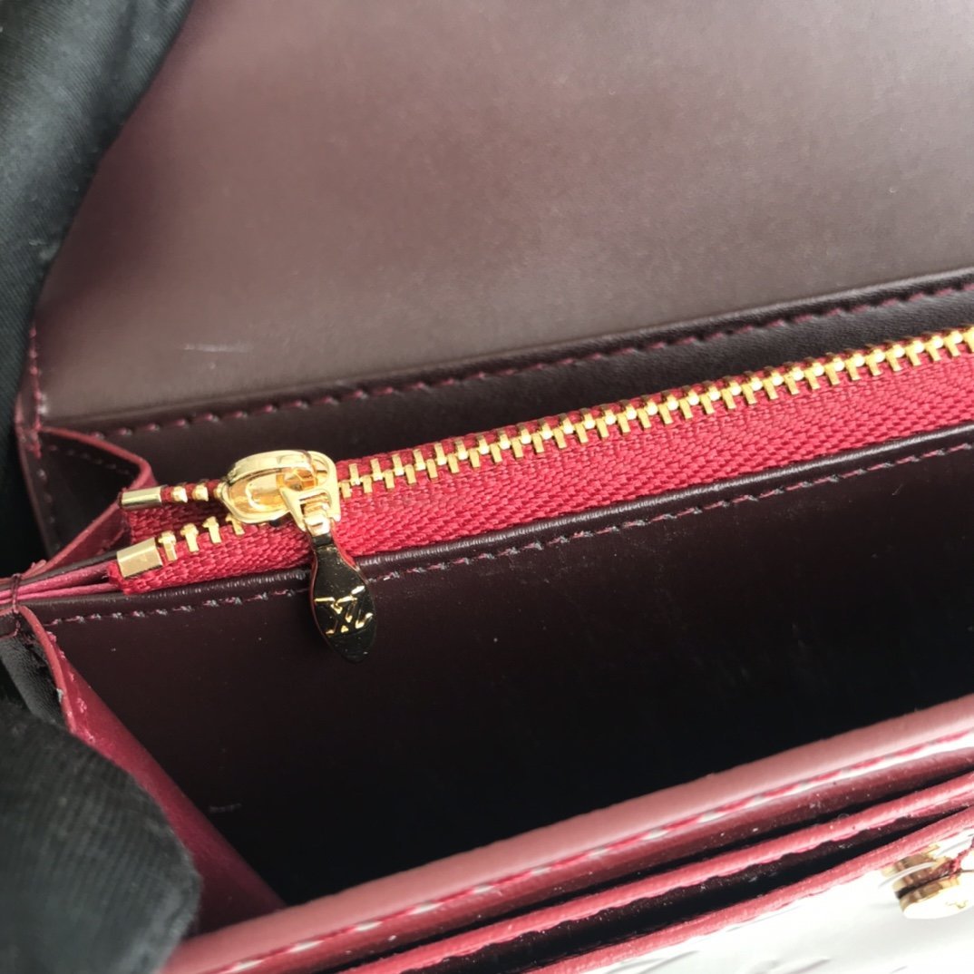 GLM - Top Quality Wallet LUV 007