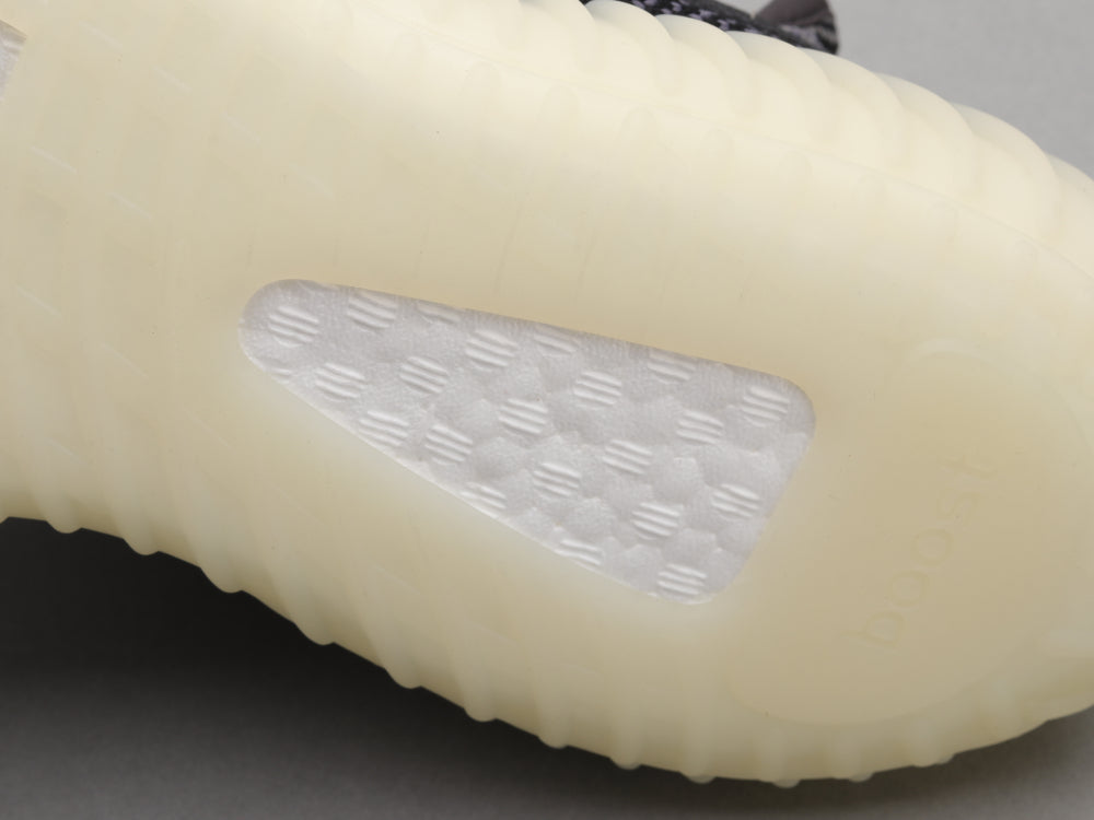 GLM - Yzy 350 Carbon Black Sesame Sneaker