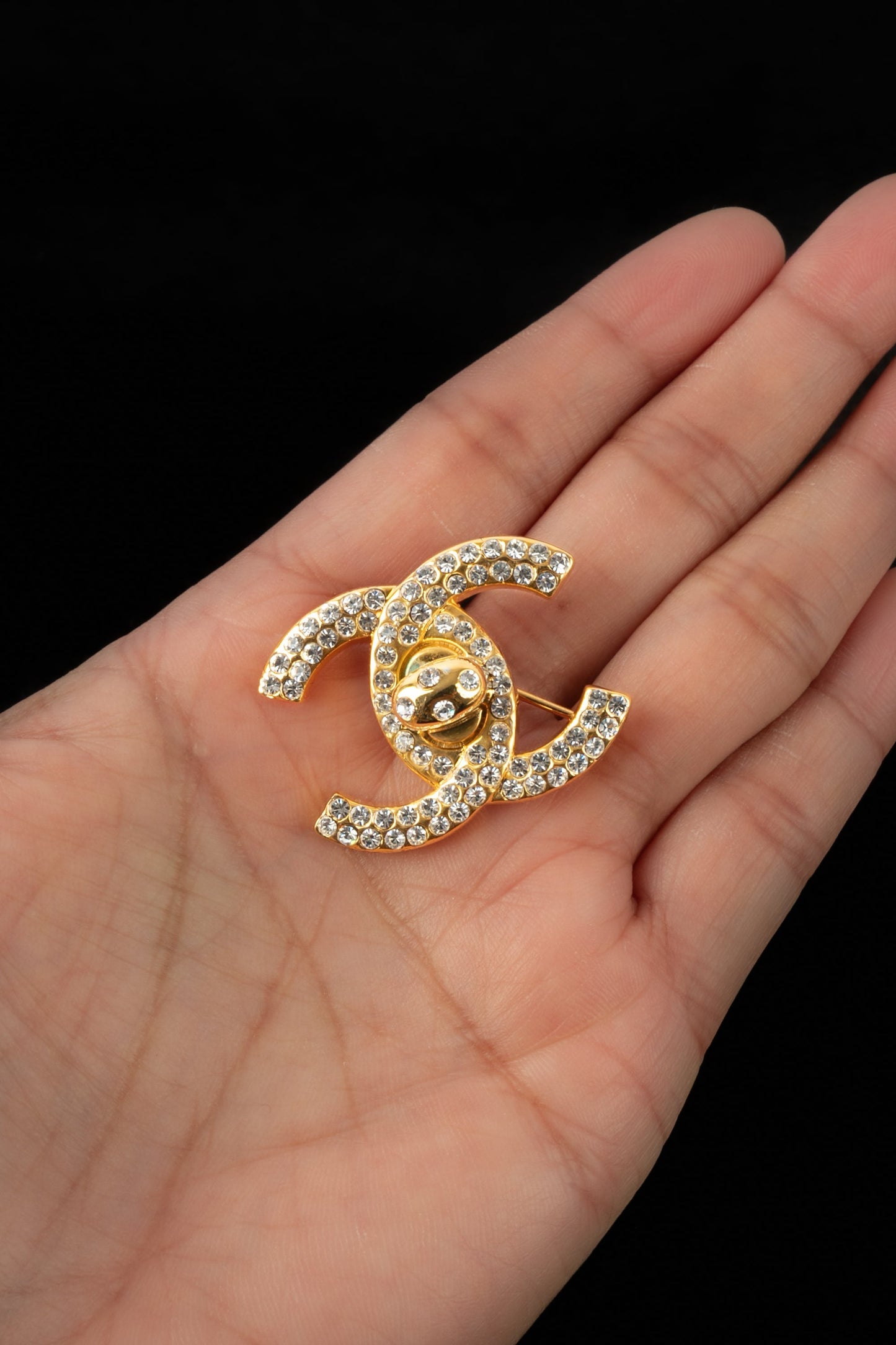 Broche tourniquet Chanel