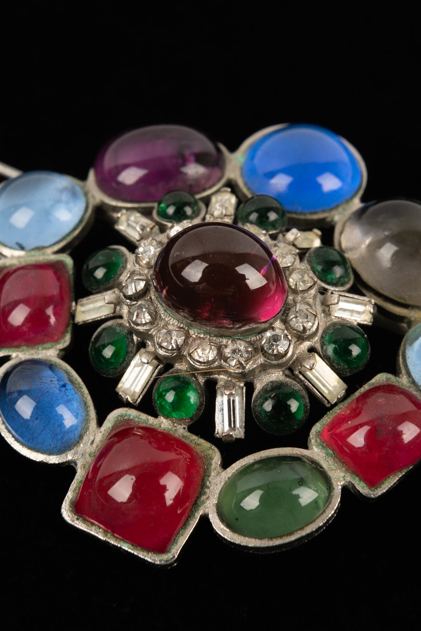 Broche en pÃ¢te de verre Chanel 1950's
