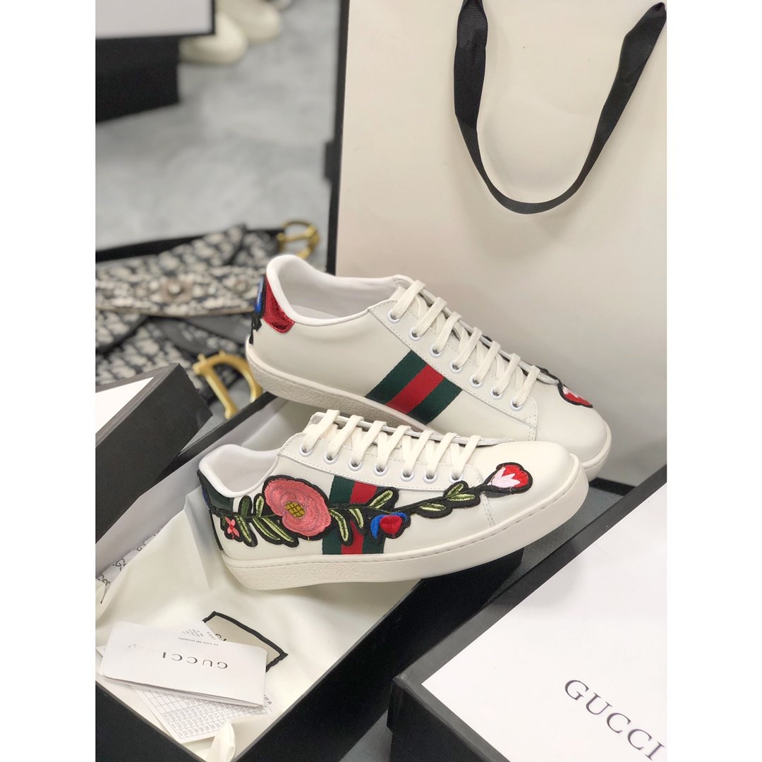 GLM-GCI Ace Embroidered 'Floral Sneaker 081