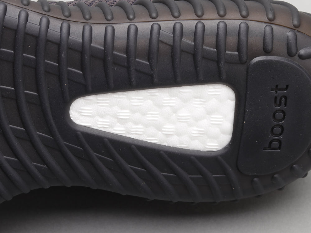 GLM - Yzy 350 Black Angel Sneaker