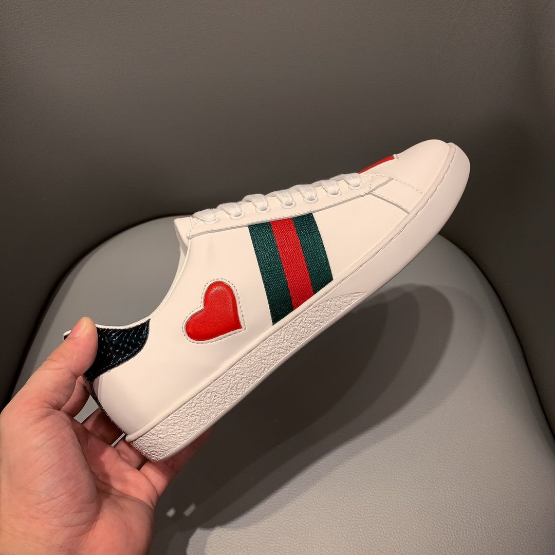 GLM-GCI  ACE LEATHER SNEAKER WITH  HEART 108