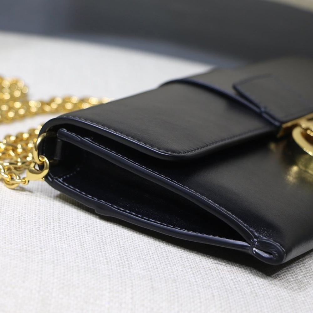30 MONTAIGNE POUCH