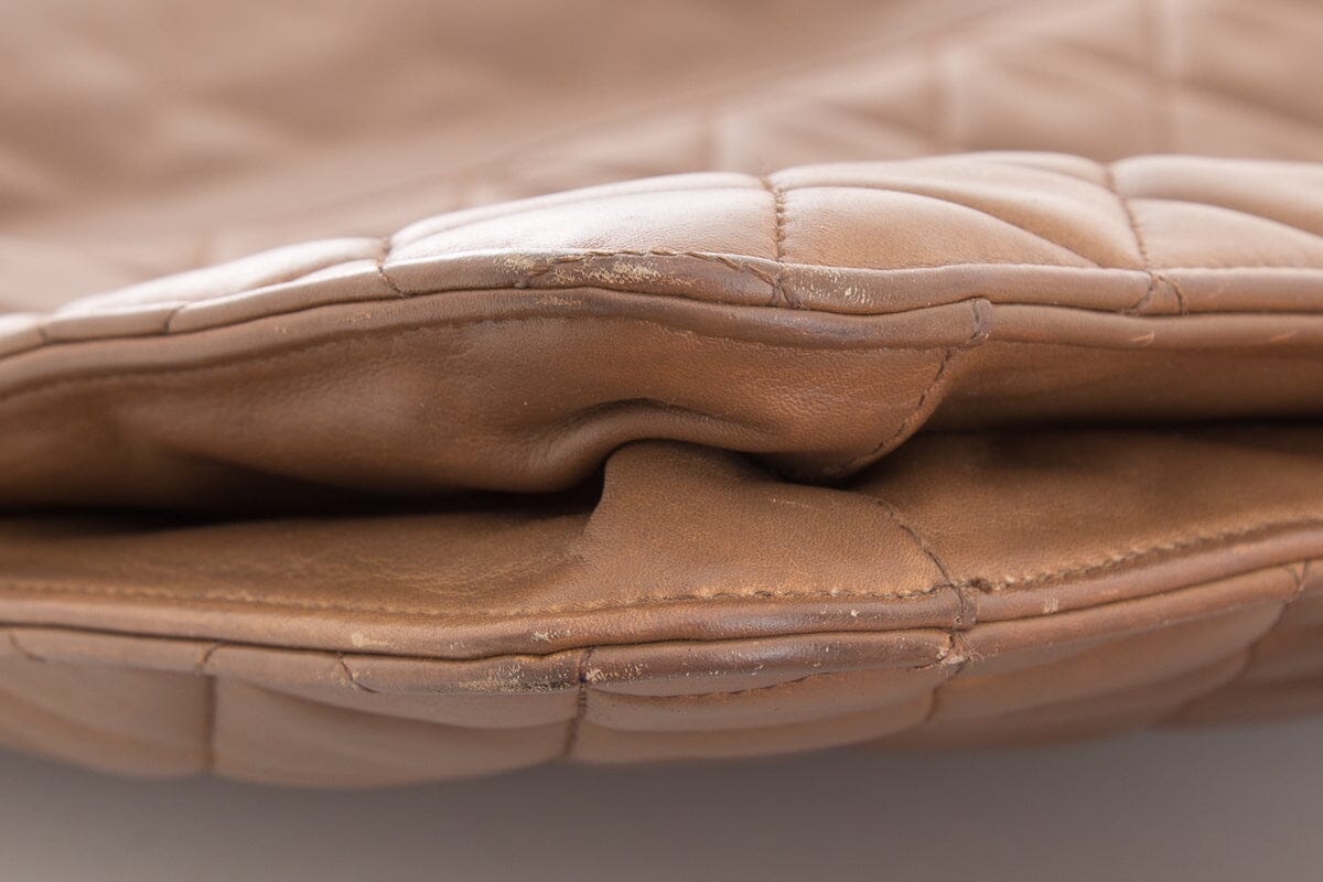 Chanel 1989-1991 Beige Quilted Clutch on Chain With Gold Hardware