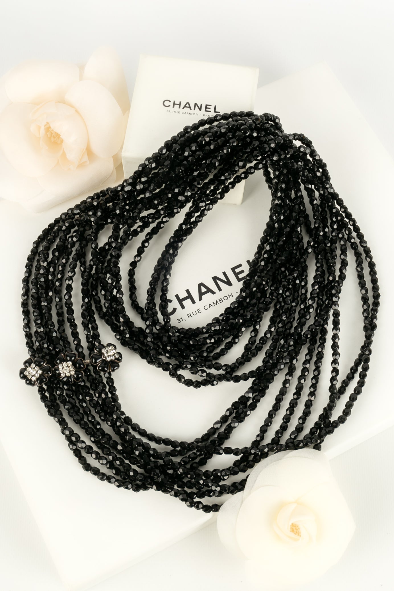 Collier camÃ©lias Chanel