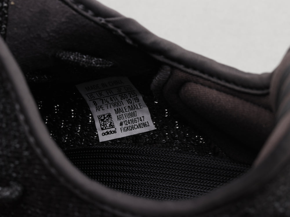 GLM - Yzy 350 Black Starry Sneaker