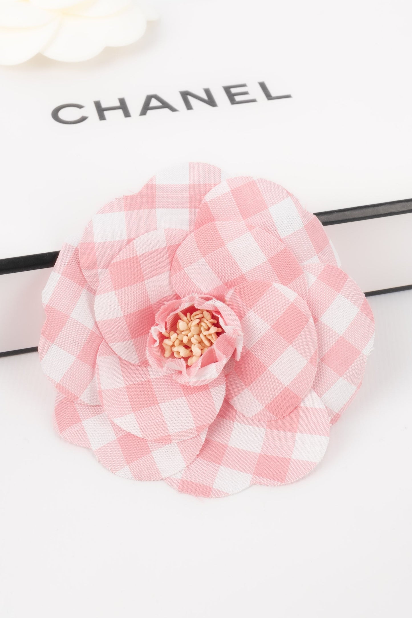 Broche camÃƒÆ’Ã‚Â©lia Chanel 1990's
